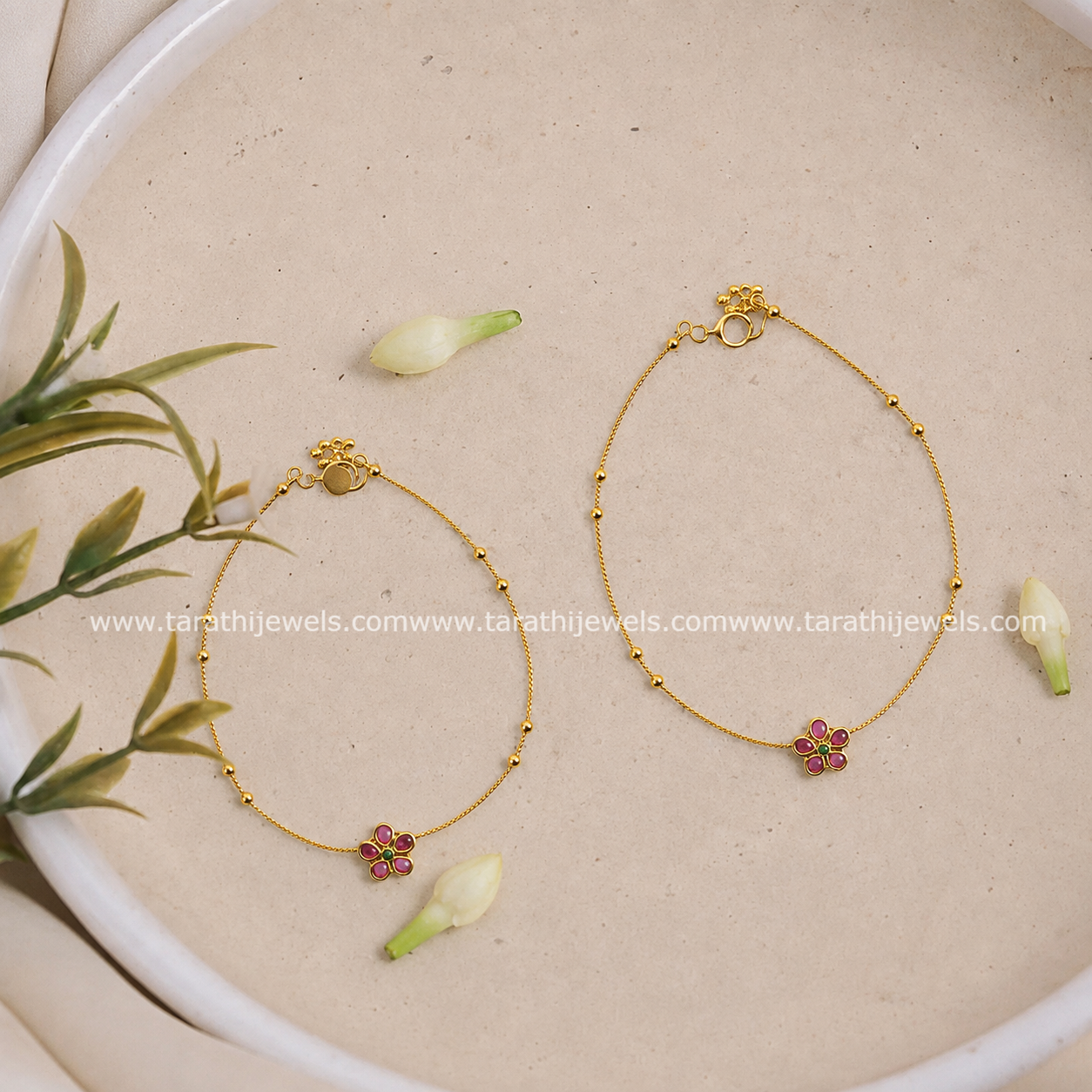 Beautiful Flower Design Anklets AK49