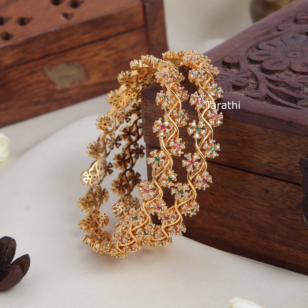 Stunning Flower design Bangle BA72