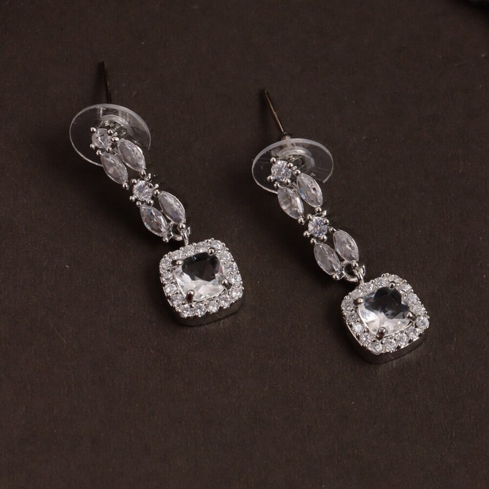 Diamond Look alike Short Necklace N373