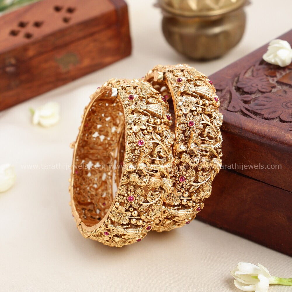 Gold Look alike Bridal Bangle BA115