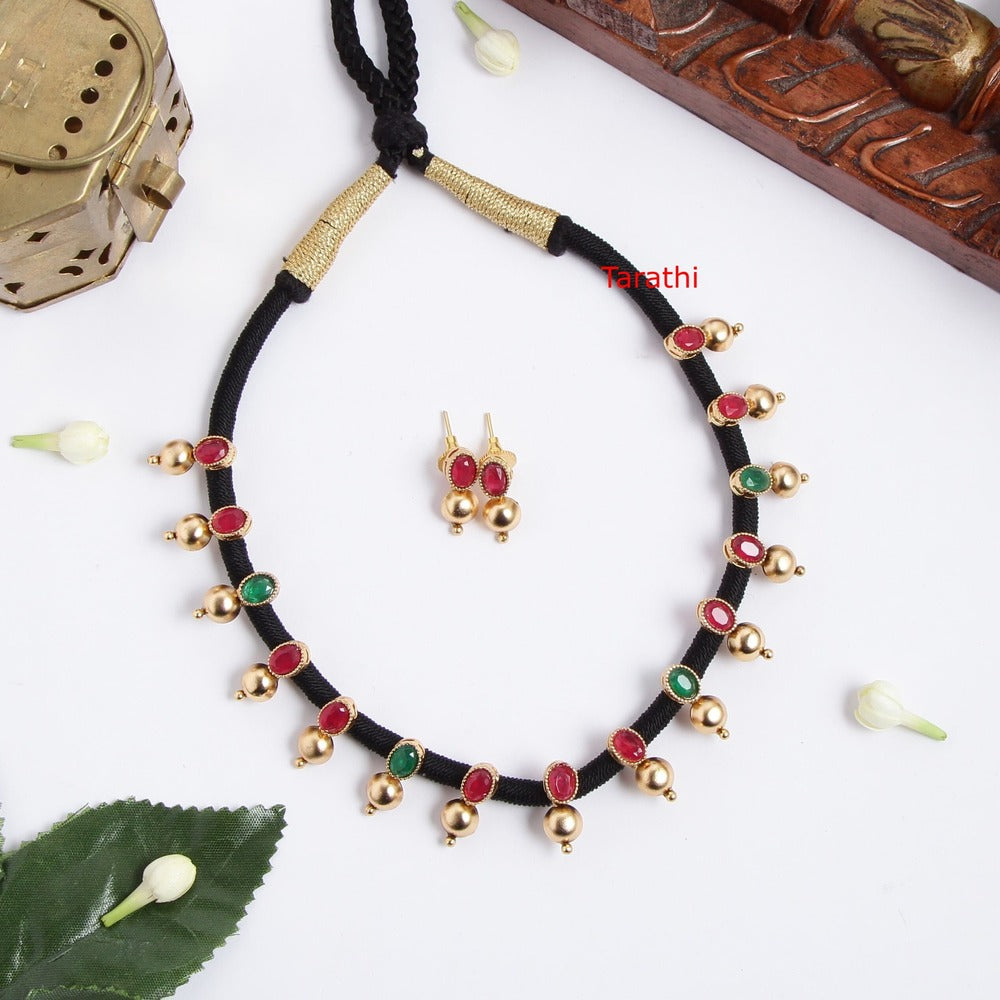 Black Thread Neckset CH218