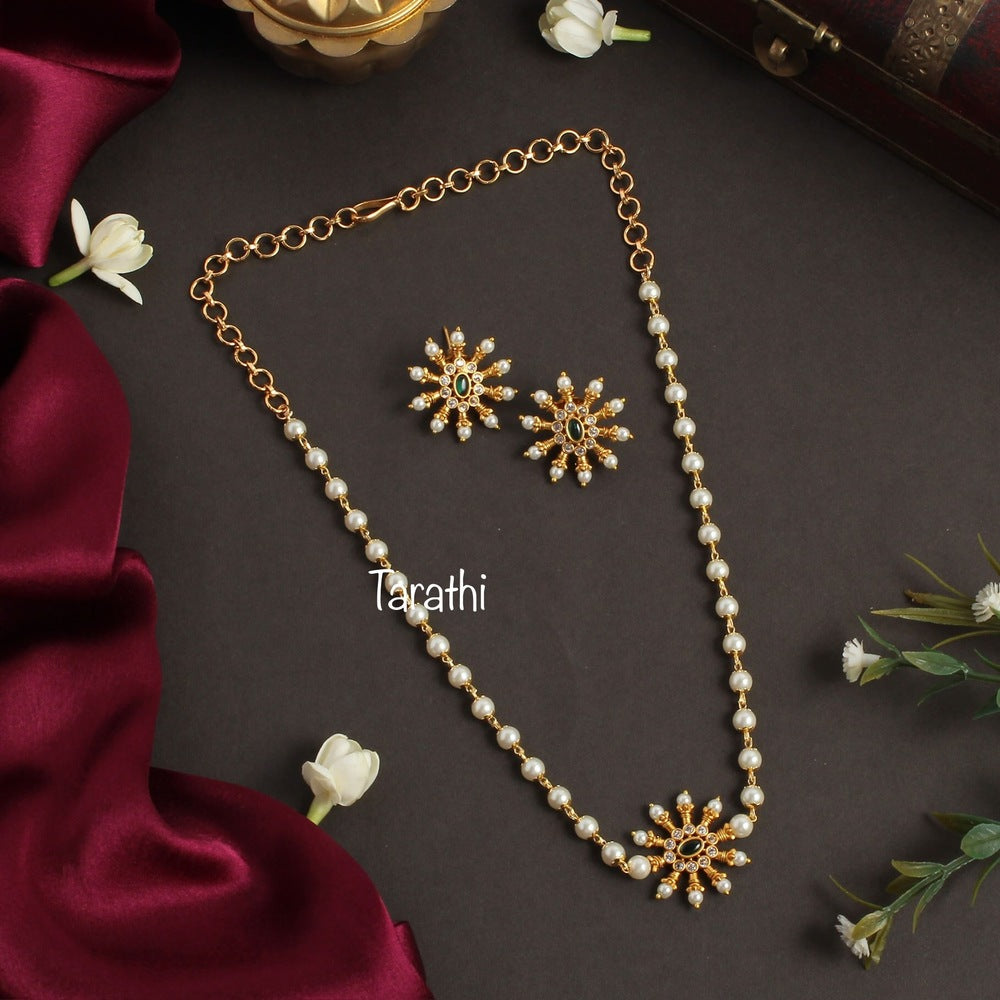 Beautiful simple Pearl Choker CH50