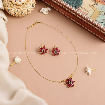 Simple Flower Invisible Necklace N683