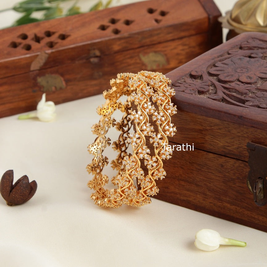 Stunning Flower design Bangle BA77