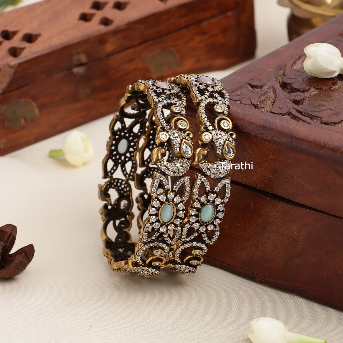 Victorian Floral Bangle BA91