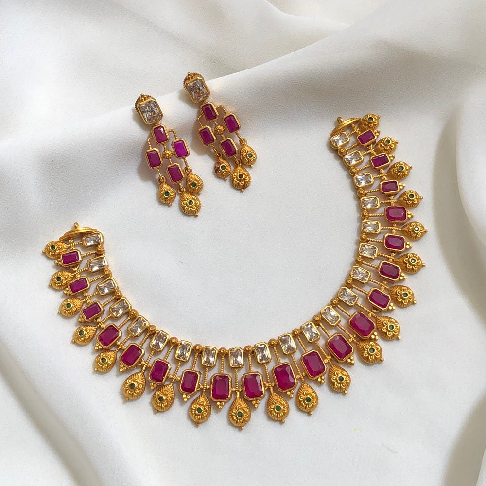 Venba Amazing Ad Necklace N532