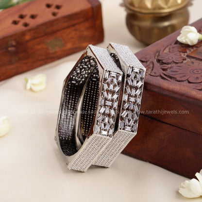 Silver Finish Bangle BA99