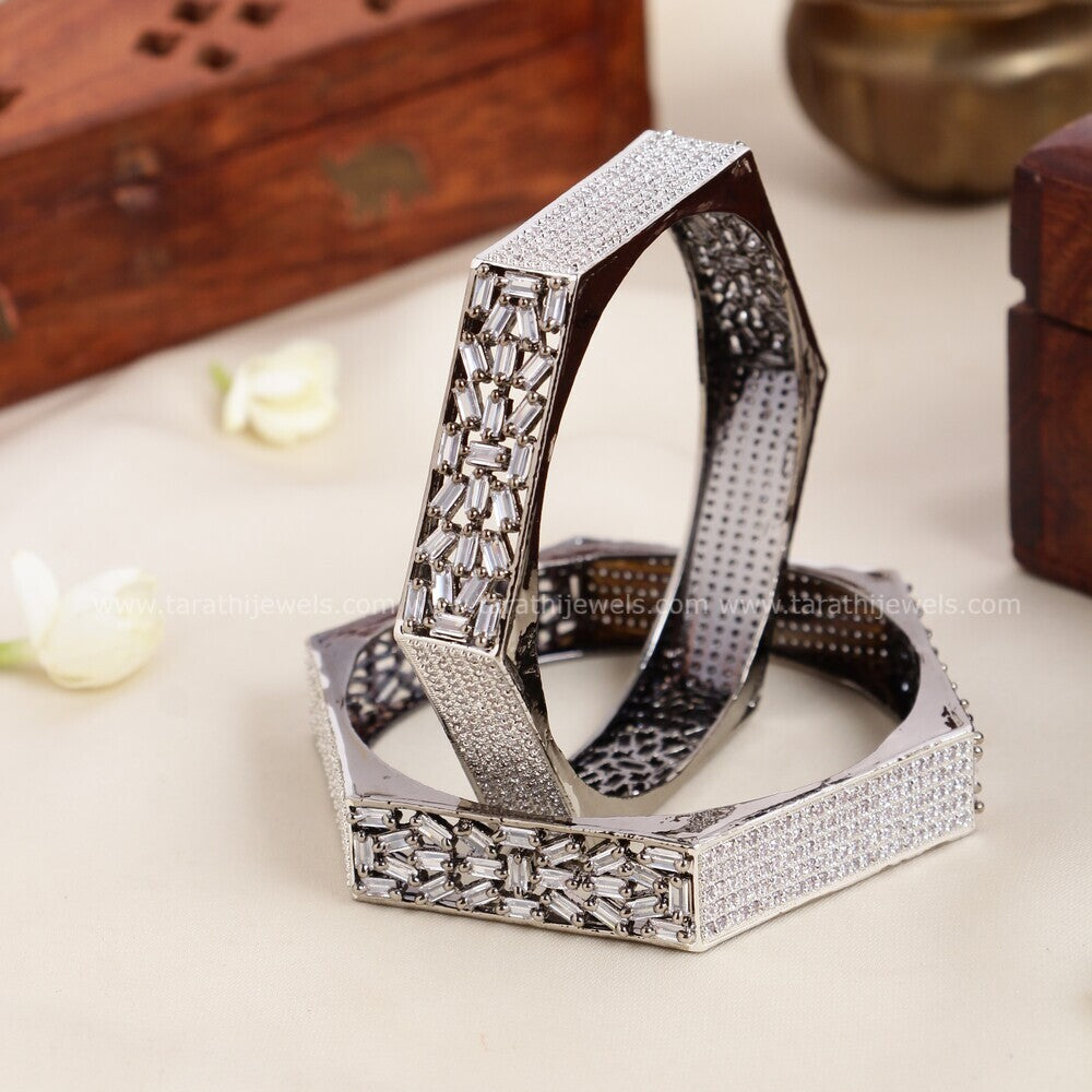 Silver Finish Bangle BA99
