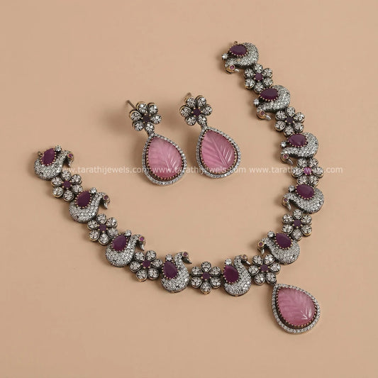 Victorian Short Necklace N838