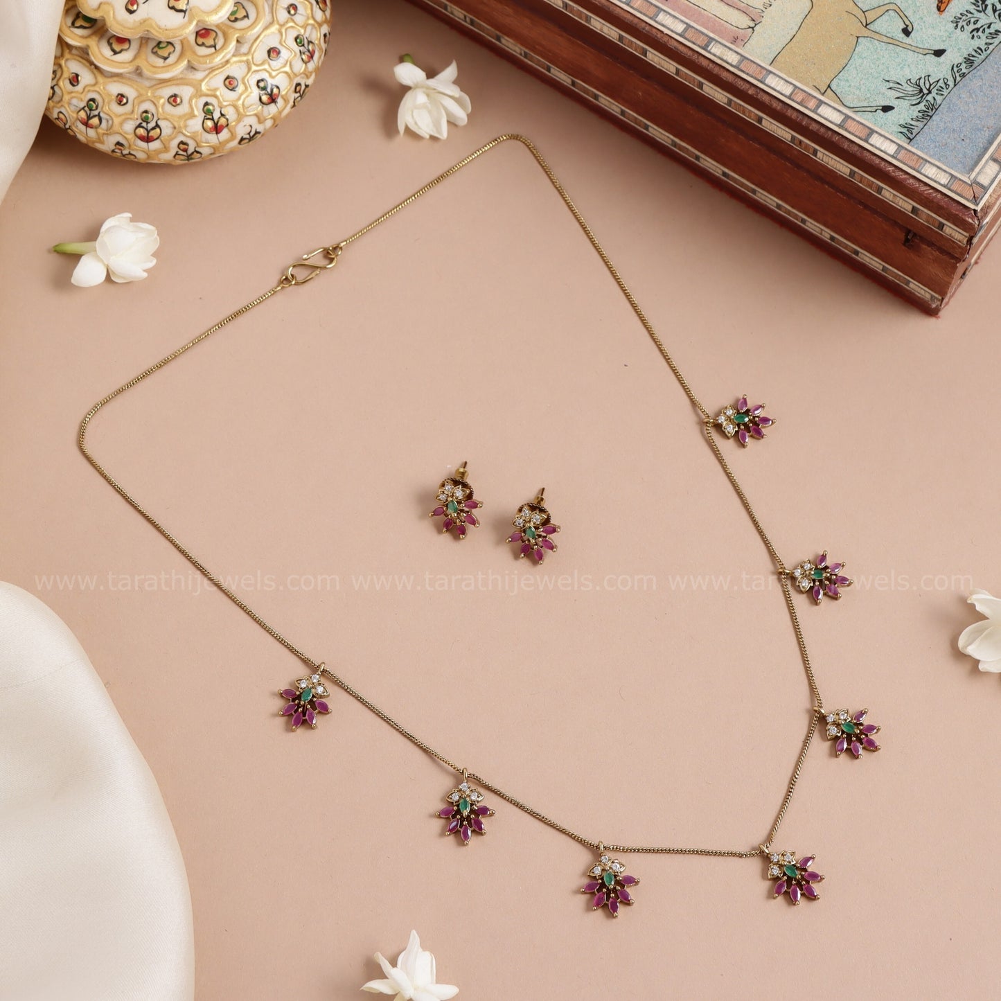 Simple Antique Flower Necklace
