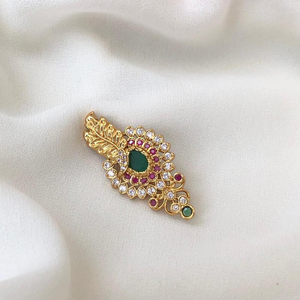 Gold Finish Saree Pin SP04