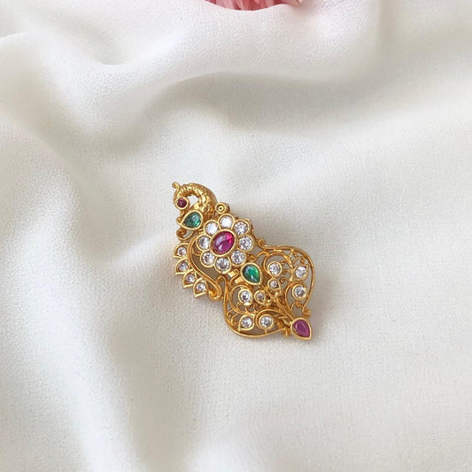 Gold Finish Saree Pin SP06