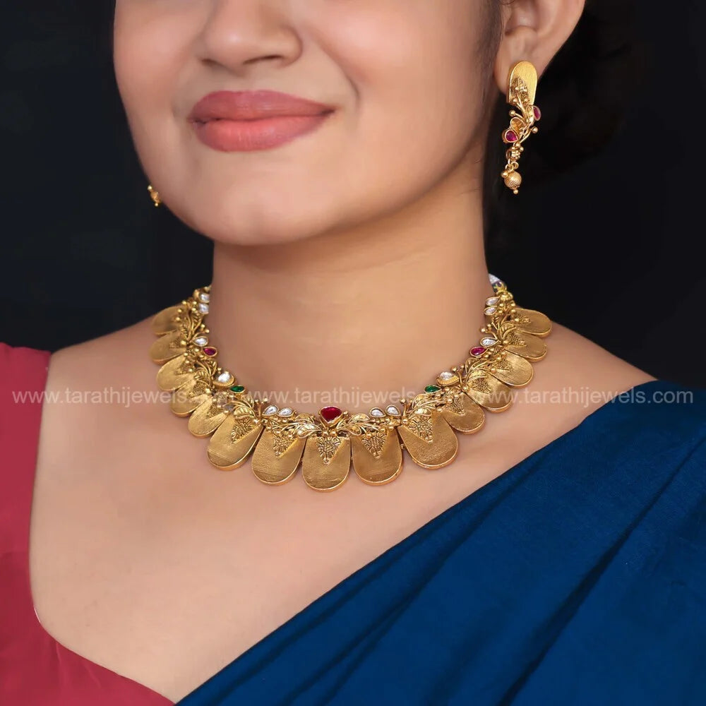 Classic Leaf Design Necklace N922