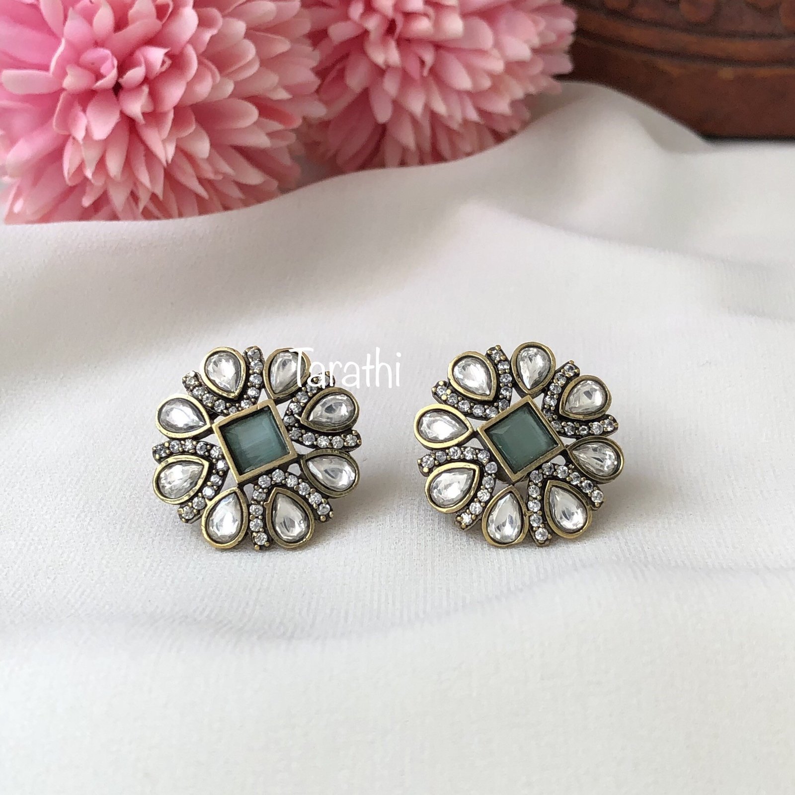 Buy Classy Round Diamond Stud Earrings Online