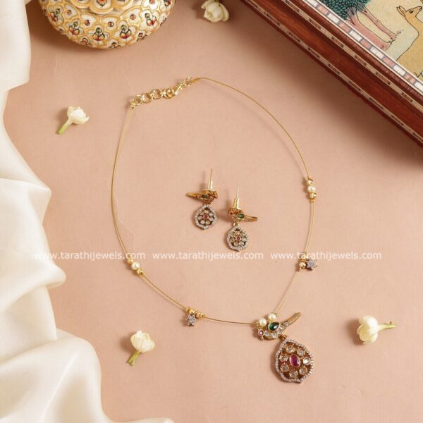 Anika Invisible Necklace N599