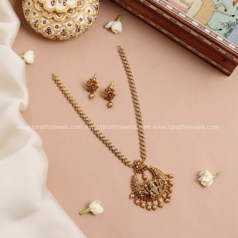 Antique Short Necklace N619