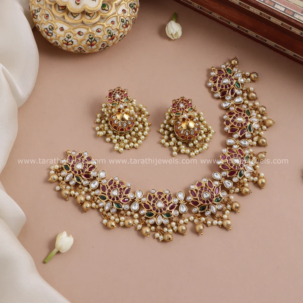 Classic Lotus Choker CH365